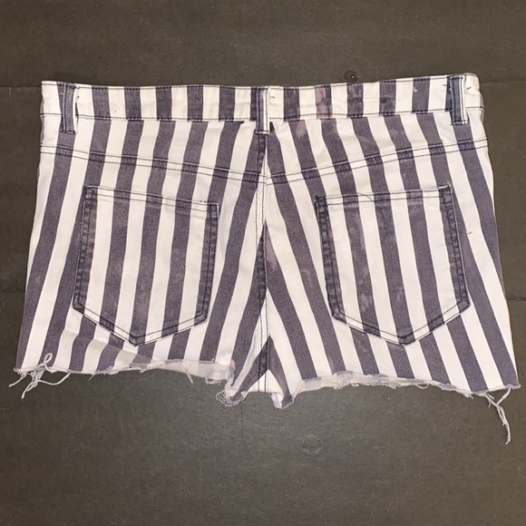 Divided Size 12 Black White Stripe Curt Off Jean Shorts - Picture 3 of 10